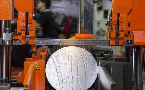 威宁立式金属带锯床切削出现跑带故障解决方法！